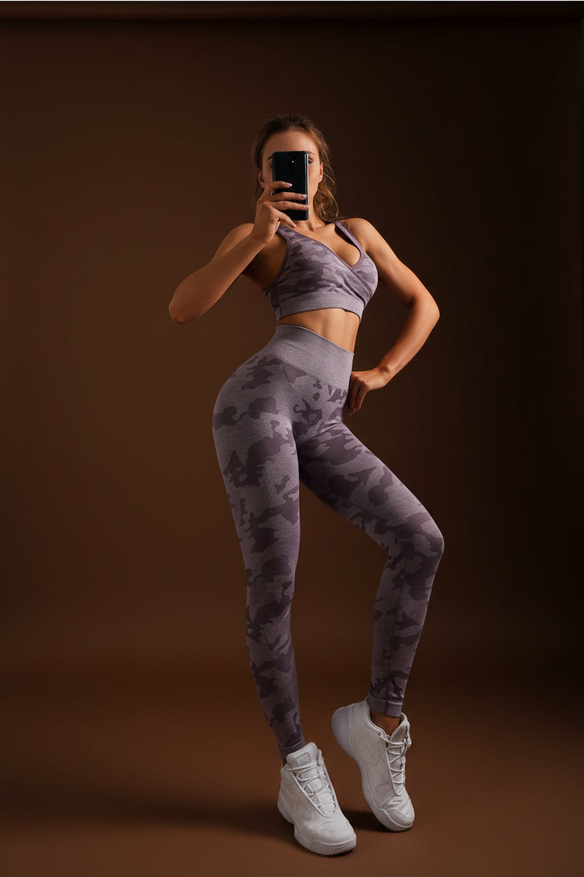 Women's camo yoga set - seamless fabric detail